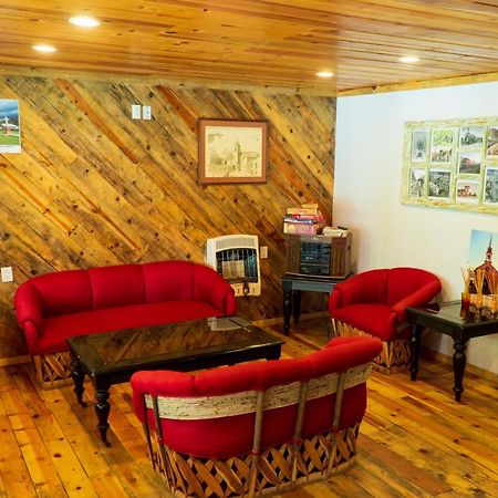 Hotel La Estacion Креел Екстериор снимка