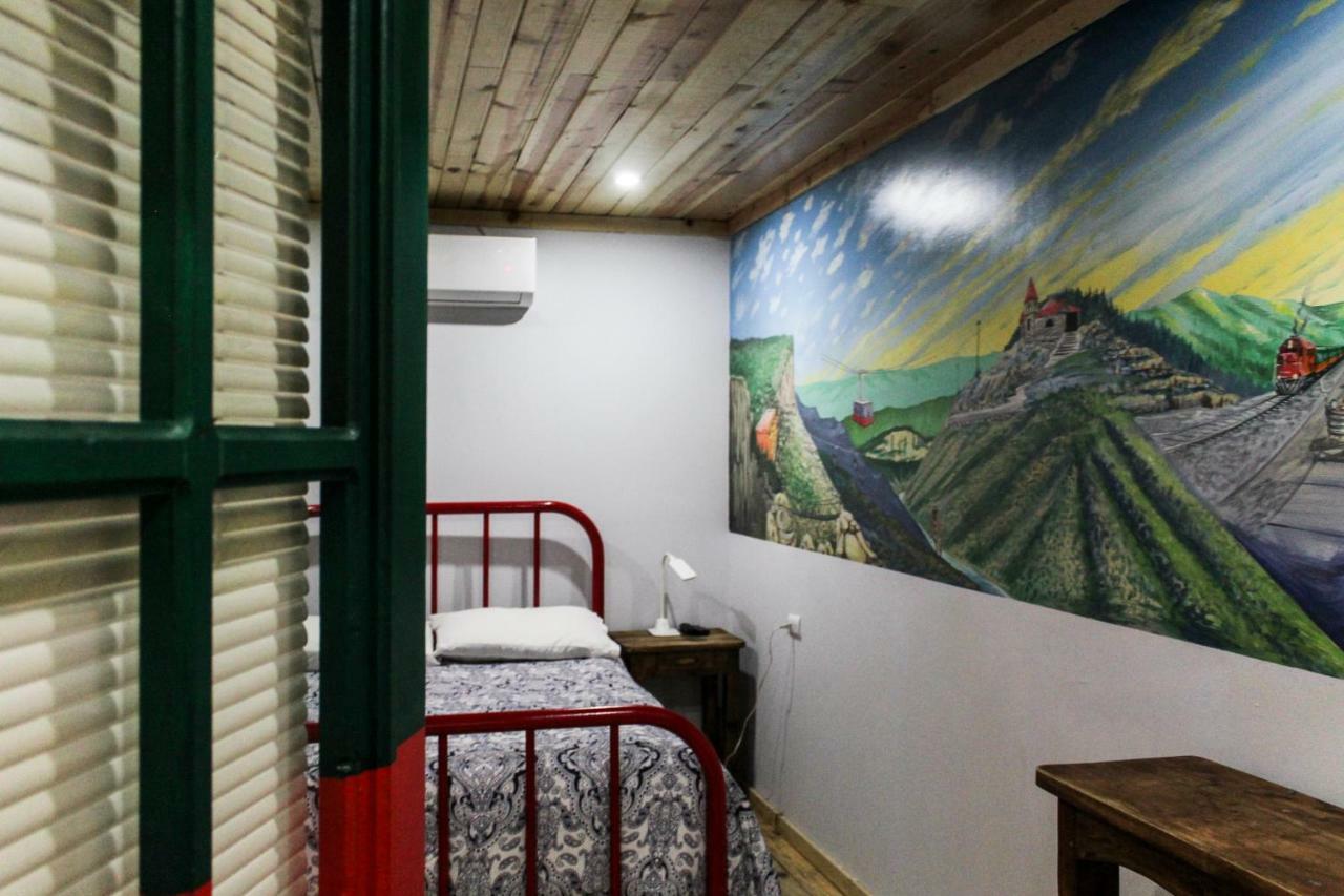 Hotel La Estacion Креел Екстериор снимка