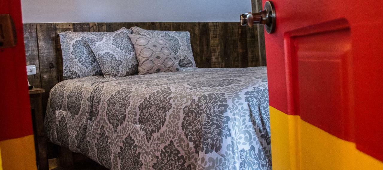 Hotel La Estacion Креел Екстериор снимка